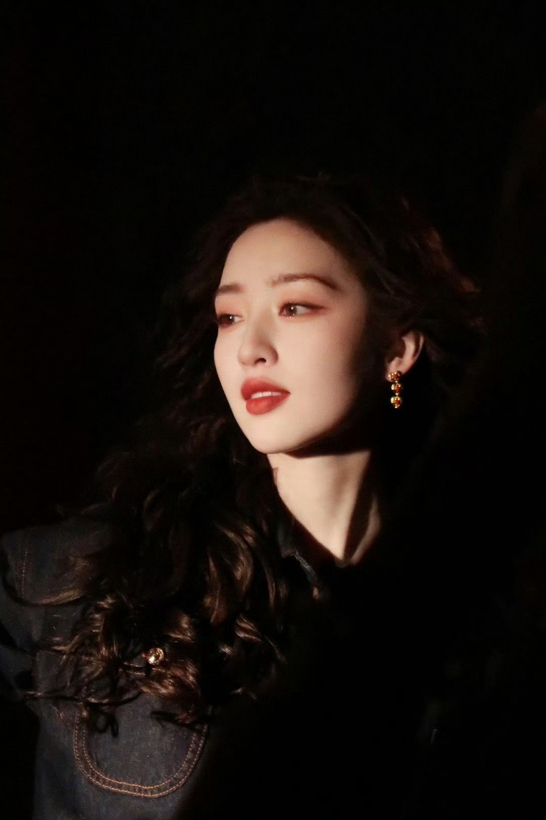 邓恩熙长得baby穿得mommy眼神松弛气质好，越看越上头🥰 