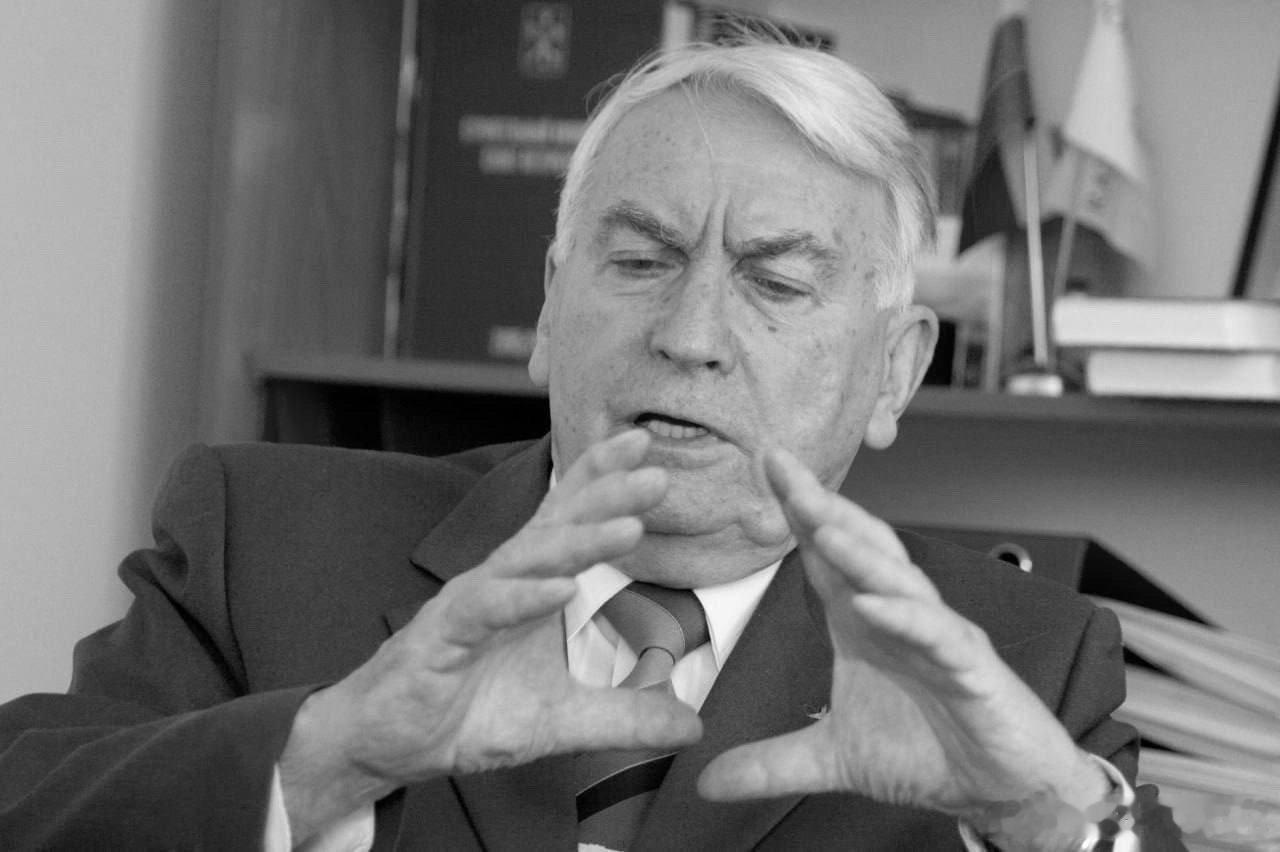 著名潜艇设计师、俄罗斯英雄、社会主义劳动英雄伊戈尔·斯帕斯基去世，享年99岁。斯