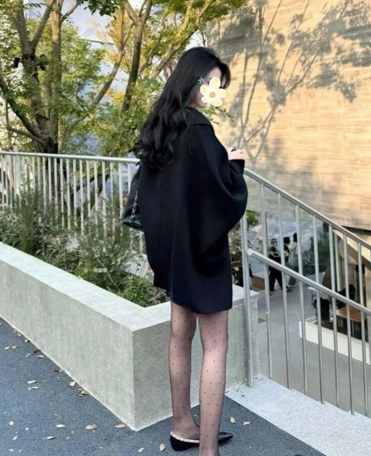 这套是不是太性感了[害羞]
今天上海的天气是怎么啦？怎么一下子这么热，必须来一套