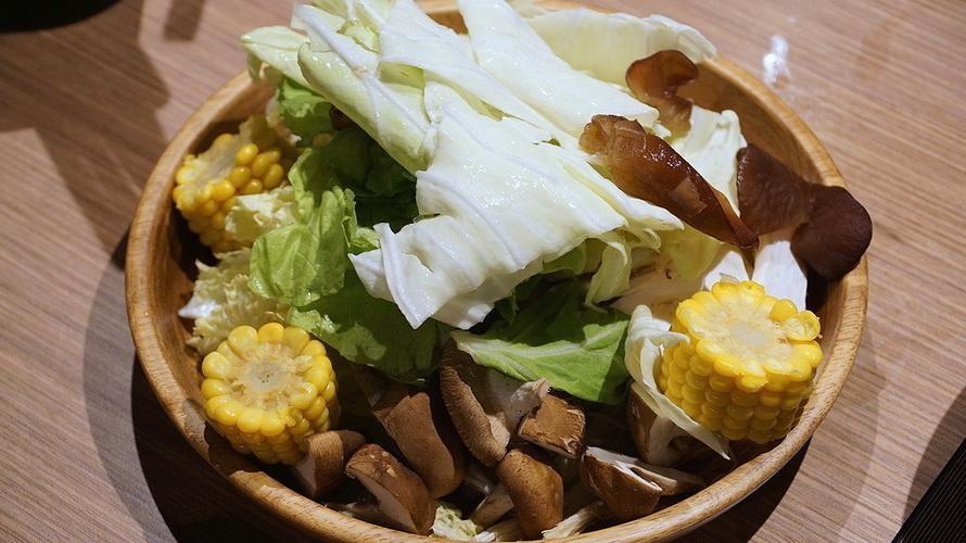 这也叫肉？日本火锅肉片薄到透光，商家还敢自称原肉切片？
你有没有过这种经历，去吃