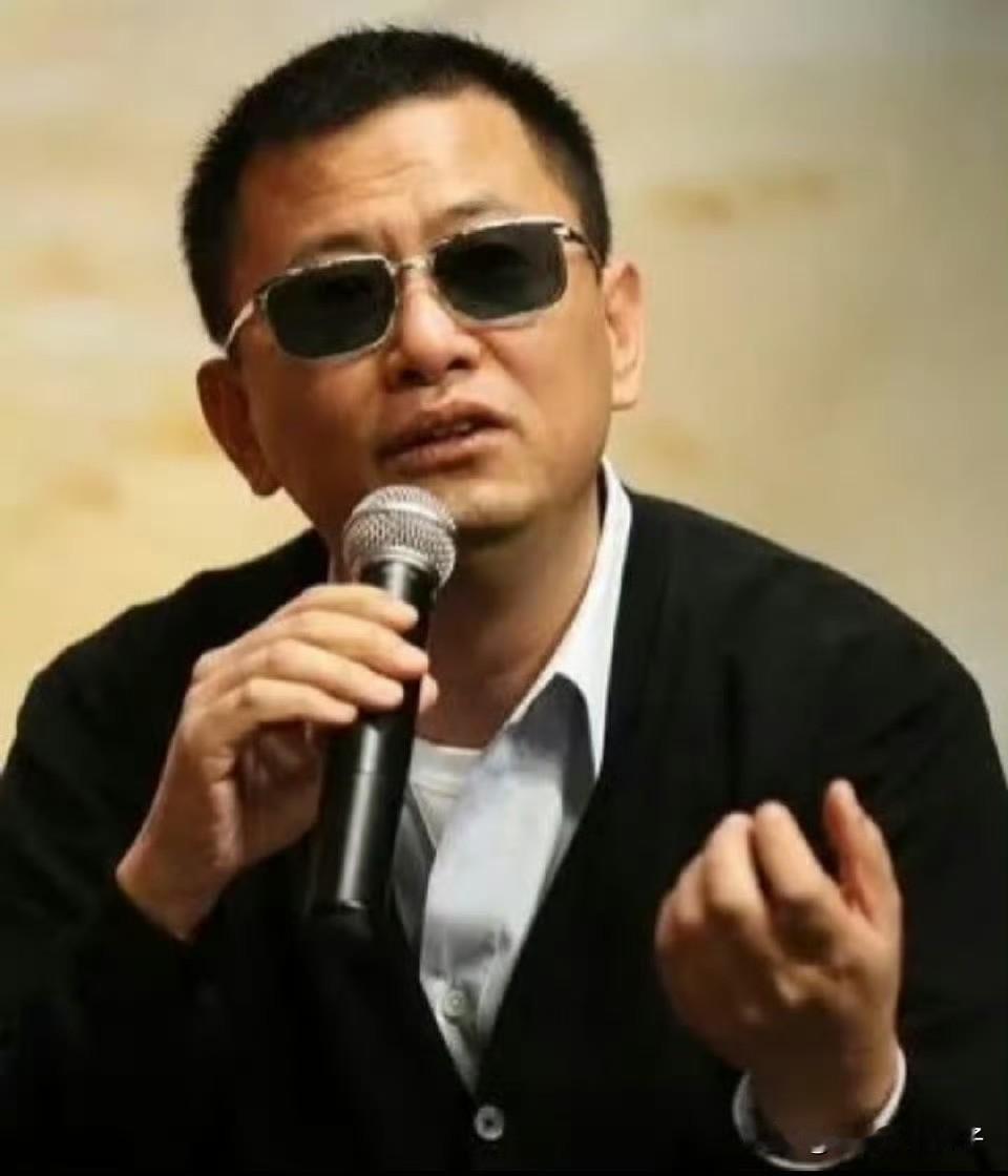 编剧古二曝出这段私密录音，可把导演王家卫给坑惨了！
10月31日，关于王家卫的多