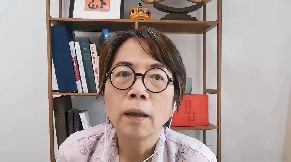 终于不装了！台湾媒体人黄智贤30日在节目中表示，“高市早苗非常有人格魅力，我觉得