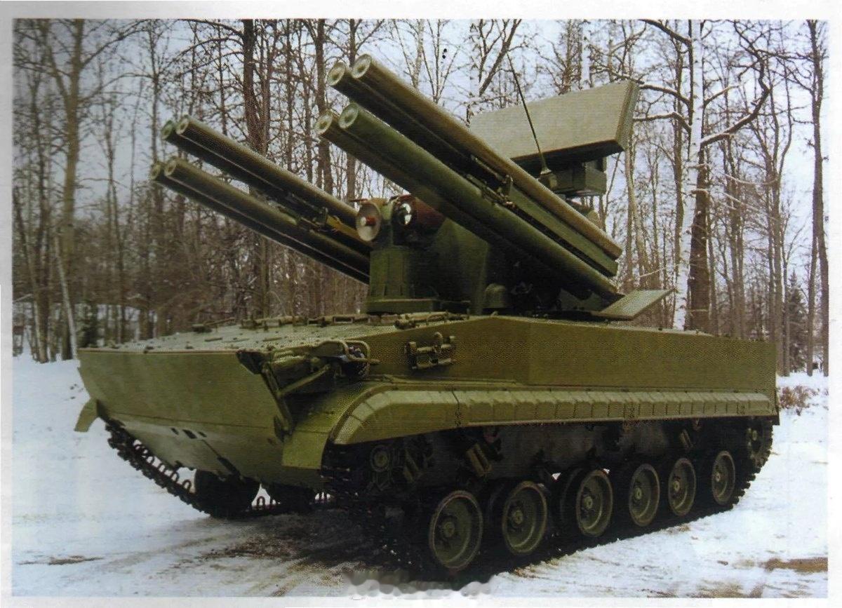 铠甲-S1A野战防空系统的候选底盘  
铠甲弹炮合一近防系统深受俄军青睐，后续推