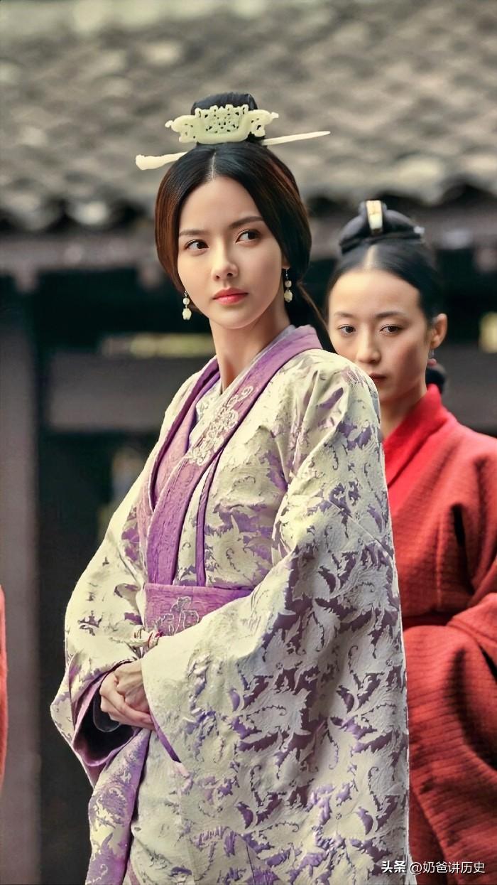 曹丕为何要侮辱甄宓的尸体，“以发覆面，以糠塞口”？似乎是怕她死后和祖先说什么秘密