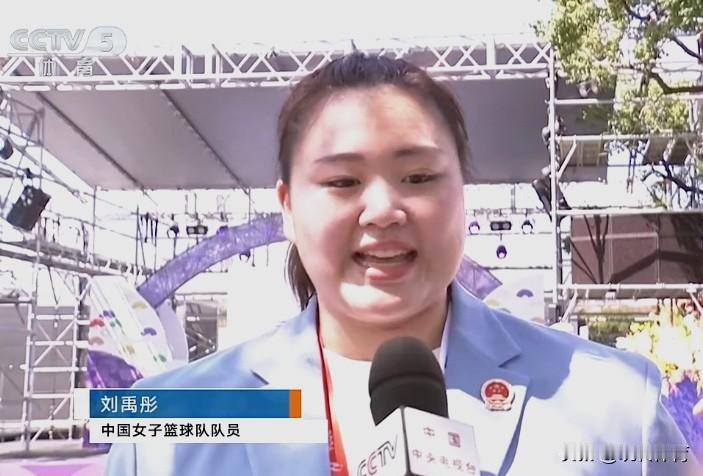 五分钟四次犯规！“大宝贝”刘禹彤有点久疏战阵了！
刚刚结束的女篮世界杯上，刘禹彤