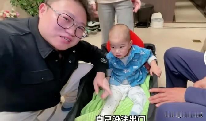 看来洞洞和强哥之间有点不太和谐了。一开始找洞洞合作的时候，强哥对洞洞可是相当看重