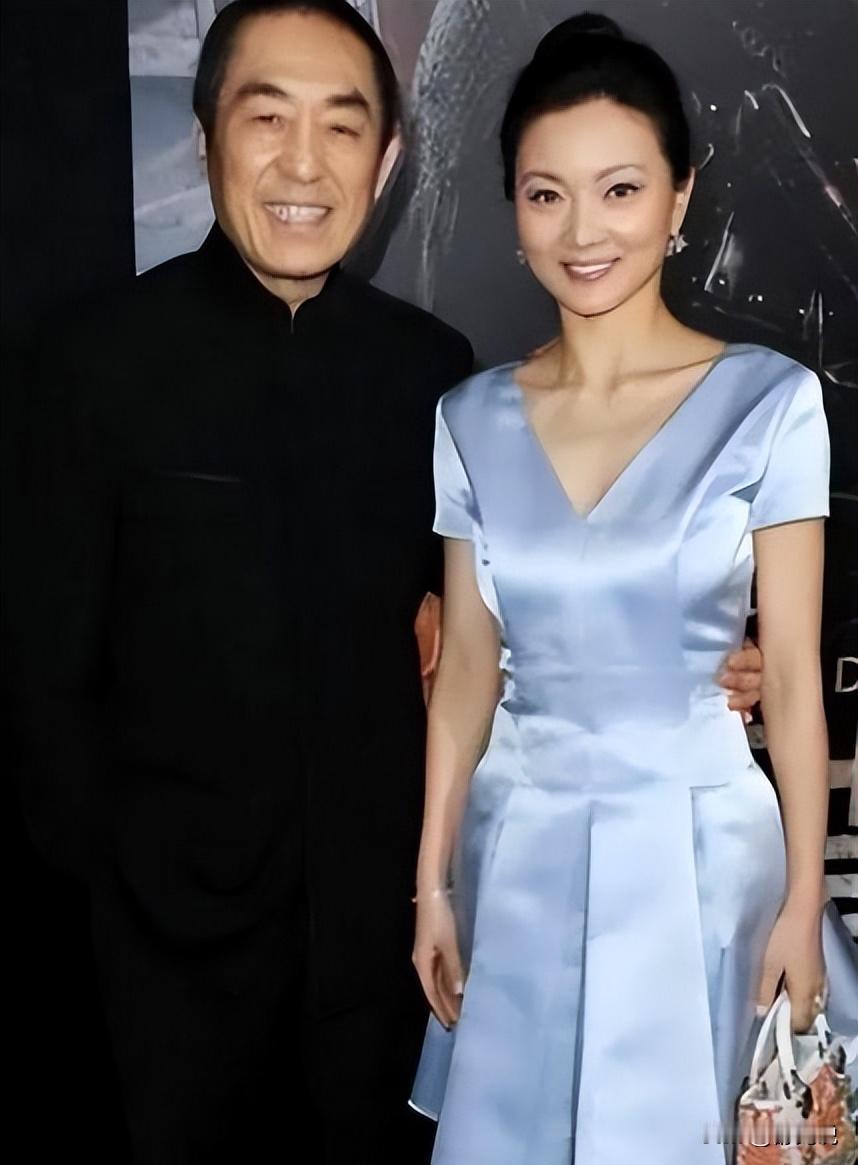 别再夸陈婷“旺夫”了。
她做的事，比这难一万倍。
张艺谋的名字，是响彻国际的 t