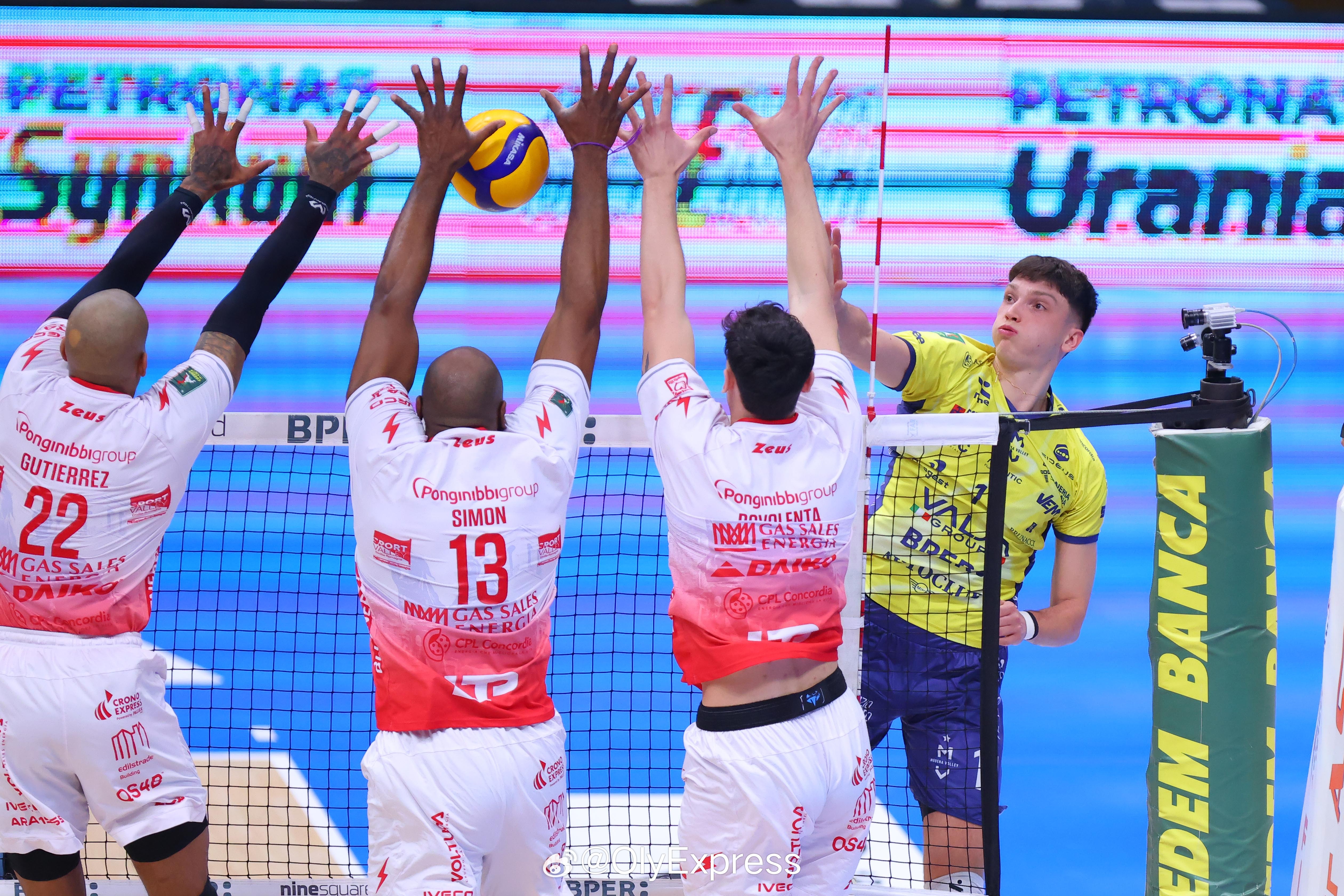 【意超男排皮亚琴察总分3-2力克摩德纳进四强】国际排坛战报速递 3月29日 摩德