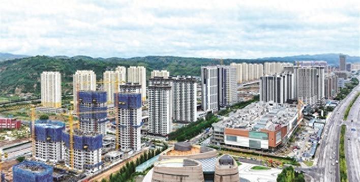 【吕梁新区】
随着一批重点项目的建成投用，吕梁新区大型商场、现代化体育馆、行政办