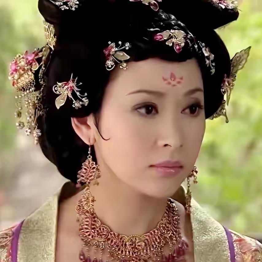 深受丈夫李旦宠爱，抚养李隆基，有机会扶正却选择归隐
 
这个把一手好牌打得清醒至