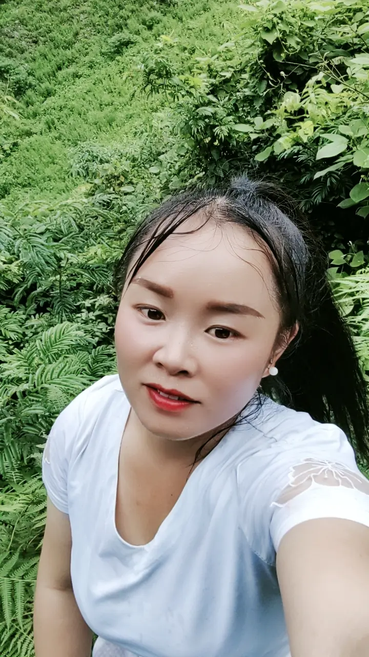 傻姑娘往后一生对自己好点吧，别那么累，没人爱就好好珍惜自己