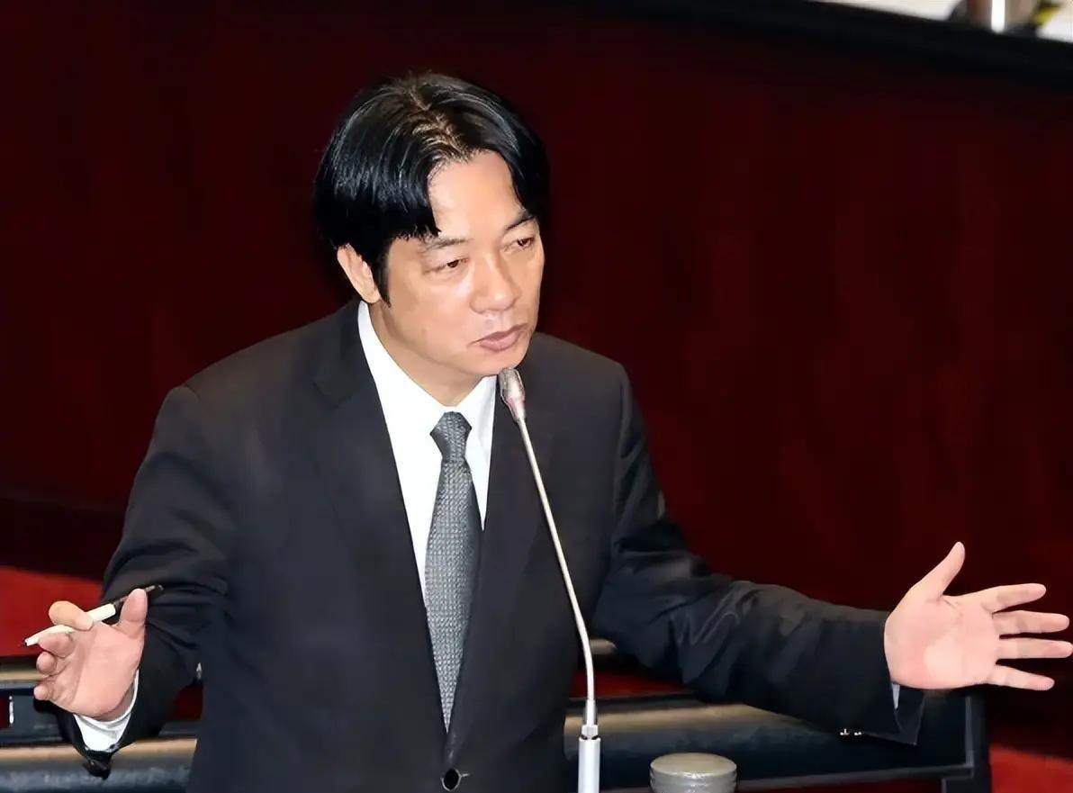 赖清德在新北一场演讲中，竟然失言，当场将自己的台军部队称作“北海道子弟”！场下瞬