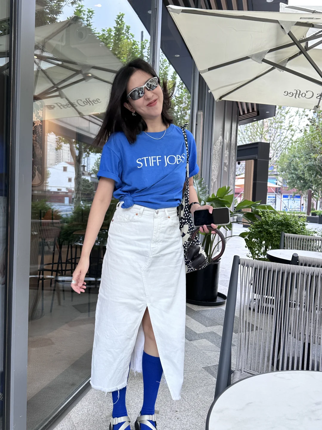 一个从早上就开始喝酒的女人
