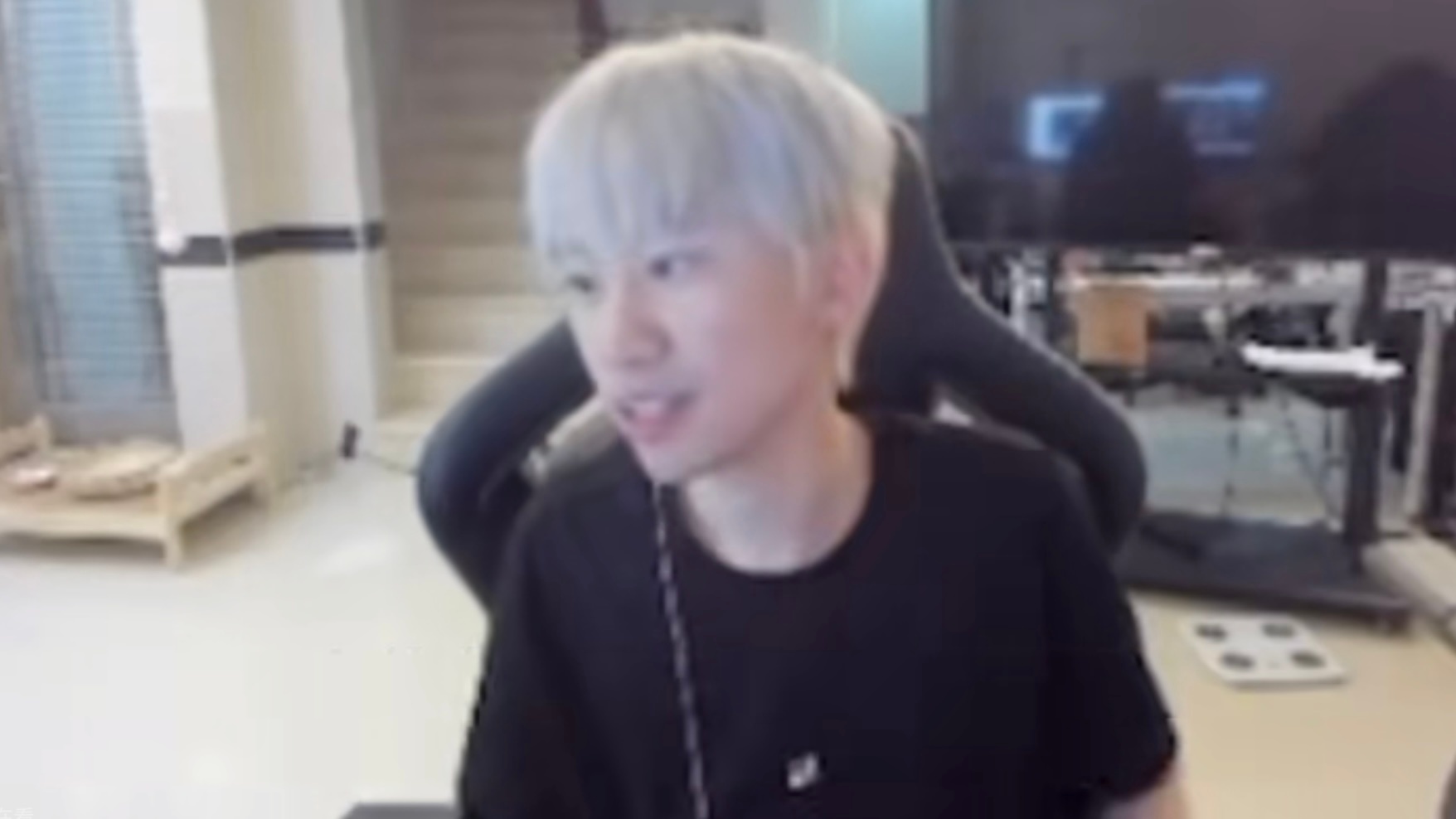 Doinb在直播中夸赞刚刚夺得MSI冠军的中单Chovy：我说了呀，Chovy就