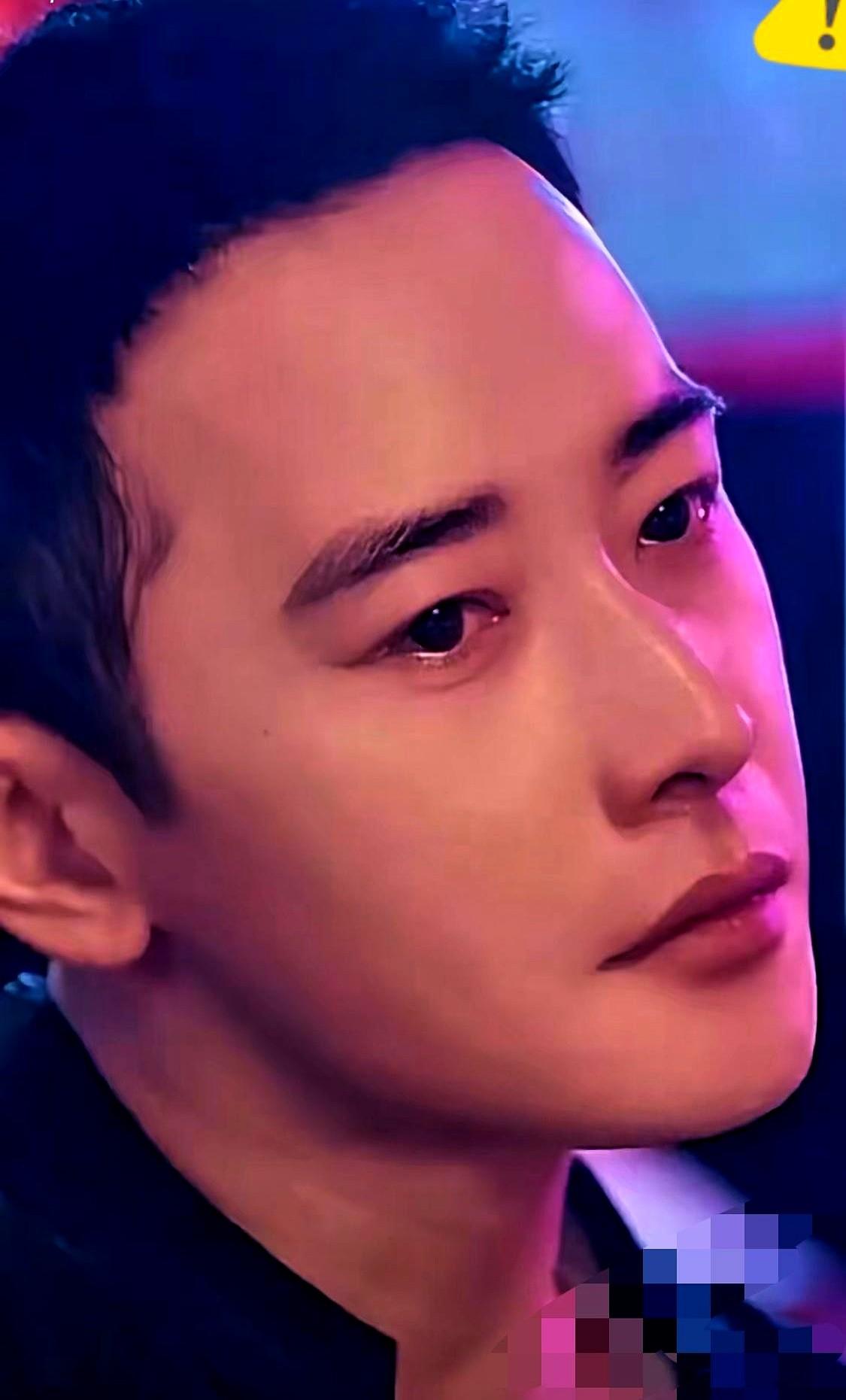 天还没亮，罗晋的世界就碎了！
大家只记得他那几年连轴转，五年跑遍十几个省市拍戏，