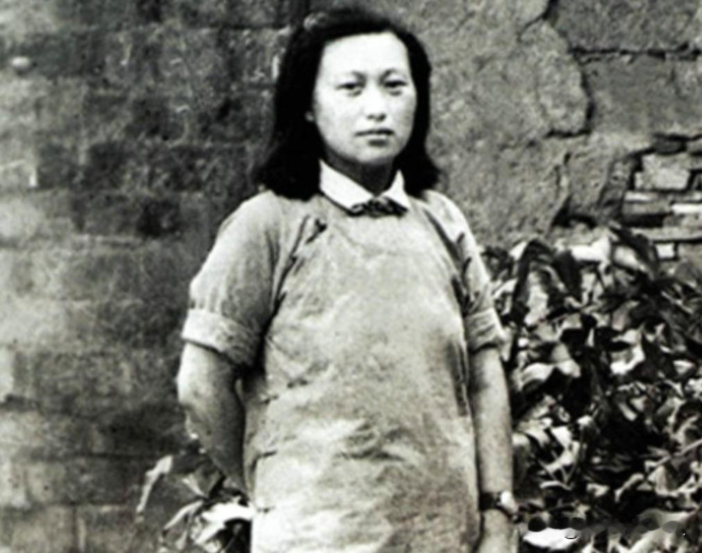 红25军准备长征时，军政治部做了一个决定：把七名女护士留下来，每人发8块银元，让