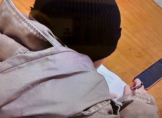 王鹤棣的手机也这么多未读信息棣棣录制节目，哪有那么多时间看手机呢？手机未读消息堆