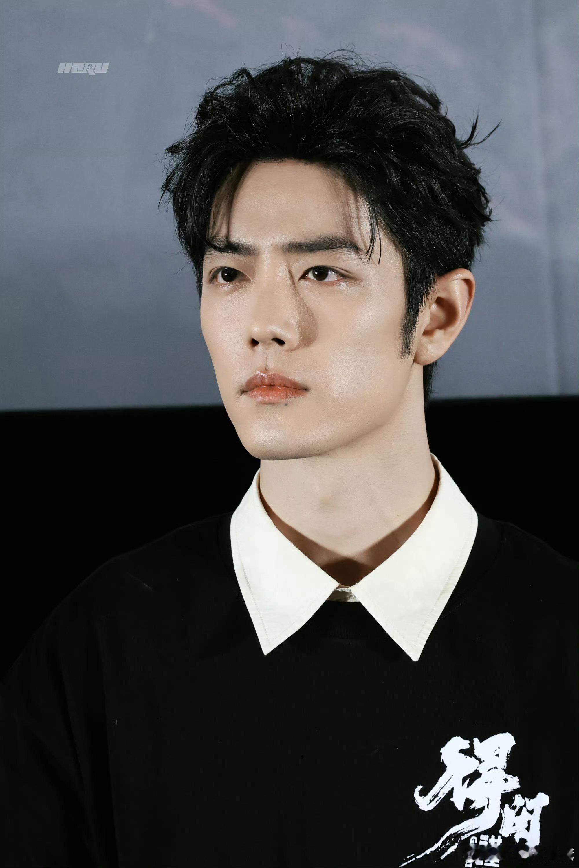 希望肖战在现实中也能拥有幸福的婚姻生活，总觉得他眉宇之间淡淡的忧伤，晚上睡眠也不