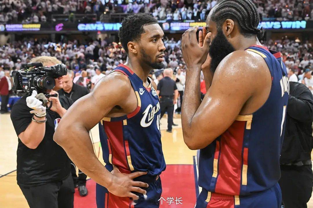帕金斯预测骑士会拿下与活塞的系列赛今天，前NBA球员帕金斯在节目中谈到了骑士与活