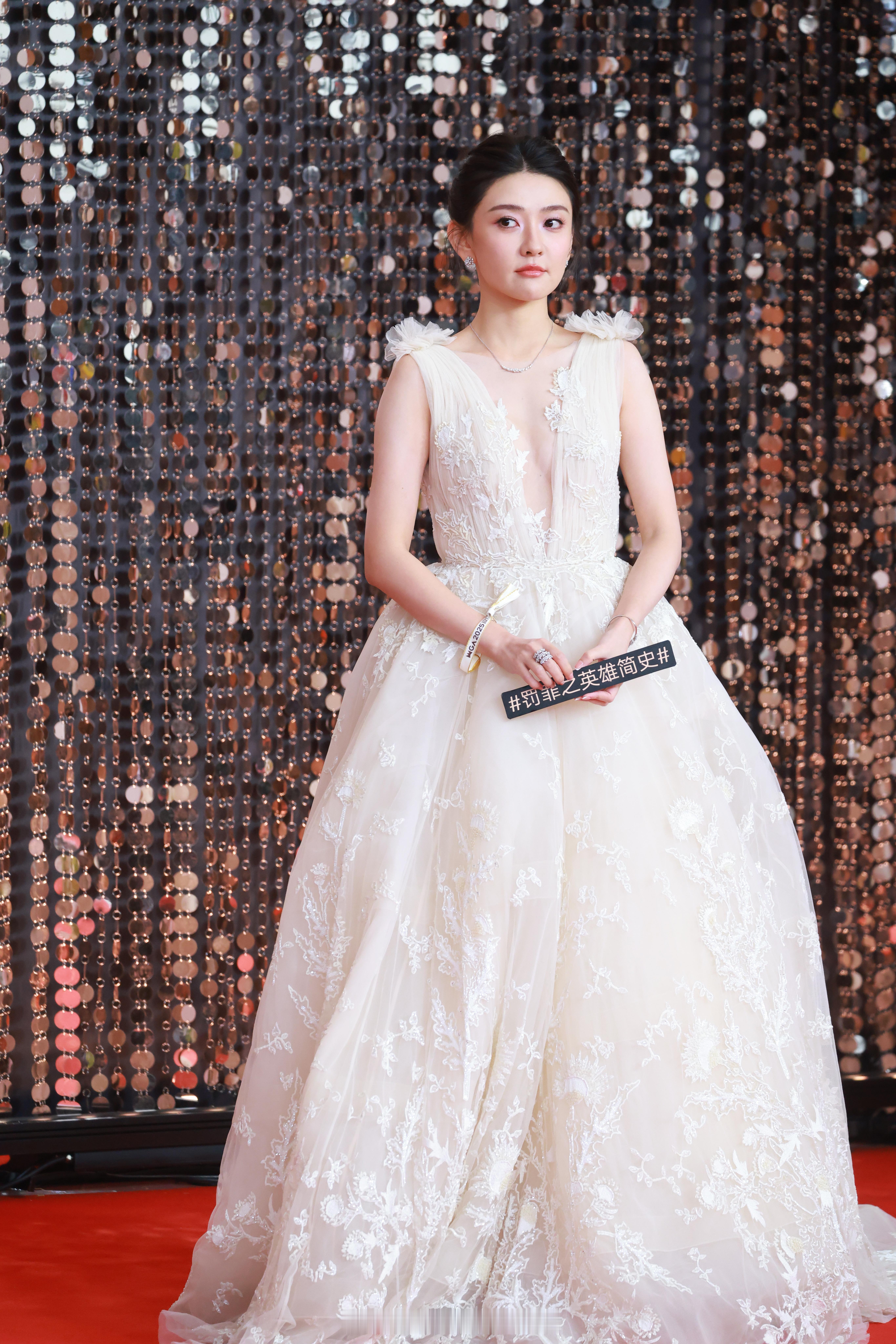 梁洁[超话] 梁洁微博视界大会红毯生图梁洁公主红毯状态好棒呀[羞嗒嗒][羞嗒嗒]