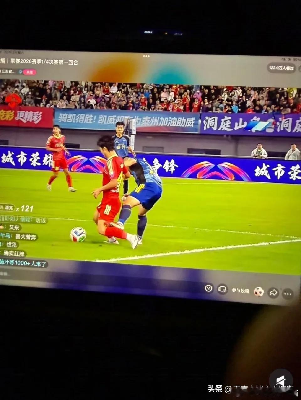 苏超最大的笑话是泰州再度登顶，联赛本土情怀根基也将受到巨大挑战


苏超之所以能