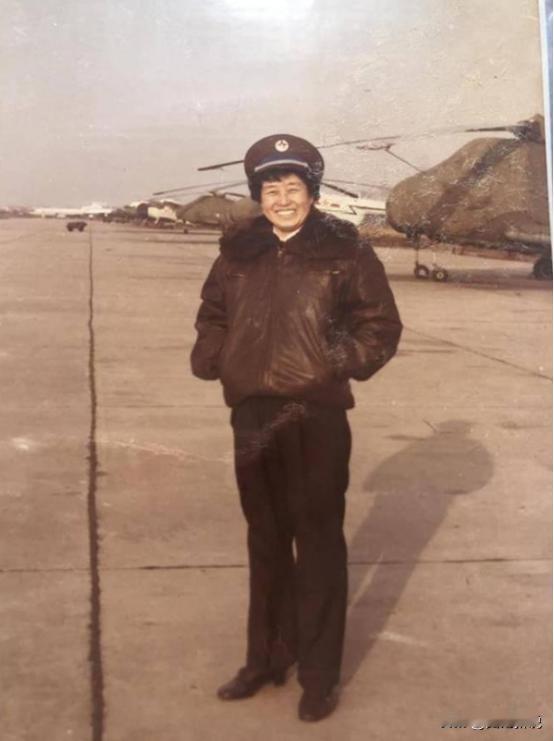 1964年，女飞行员前往西北执行绝密任务，在出发前，组织给每个人都留下了珍贵的照