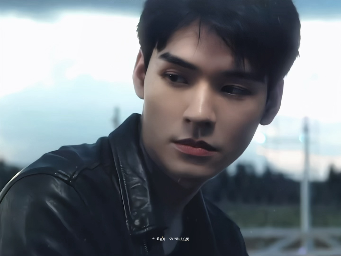 有点懂导演那句“这个角色本来就是很忧郁的，恰恰龚俊身上就有这个气质”了🥹小苦瓜