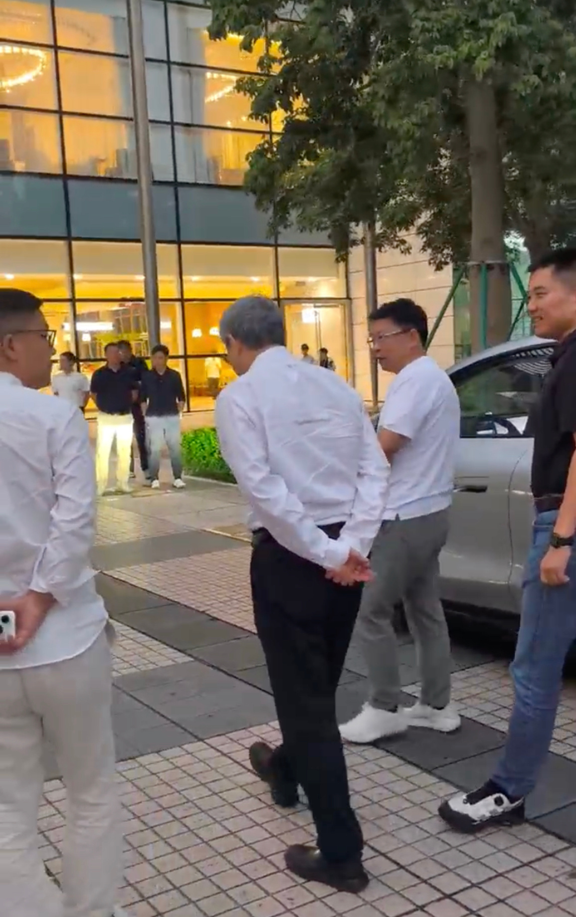汽车圈又一场值得关注的会面！两位高层在深圳相聚，期待后续能传来更多好消息。尹同跃