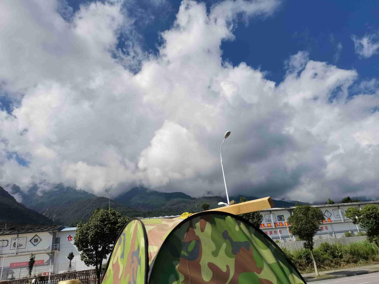 我的今日状态：🏝️旅行度假
我这里的天气：🌤️多云