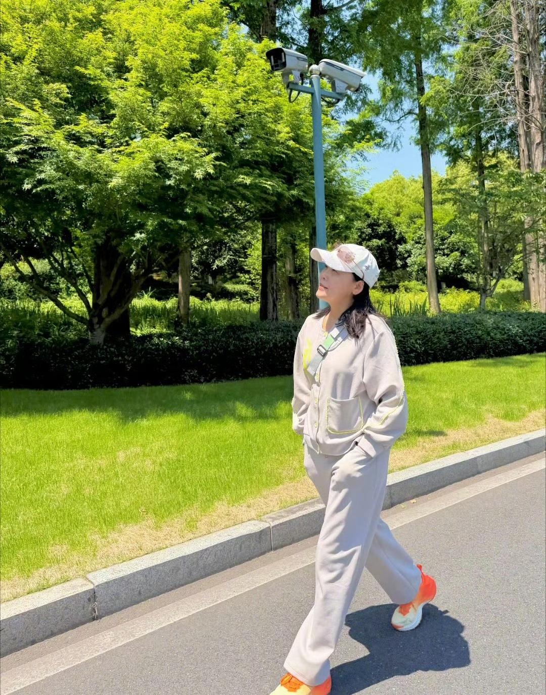 还记得田震吗
她更新动态了哟
曾经很喜欢的一个女歌手
这么些年没见
还是那么让人