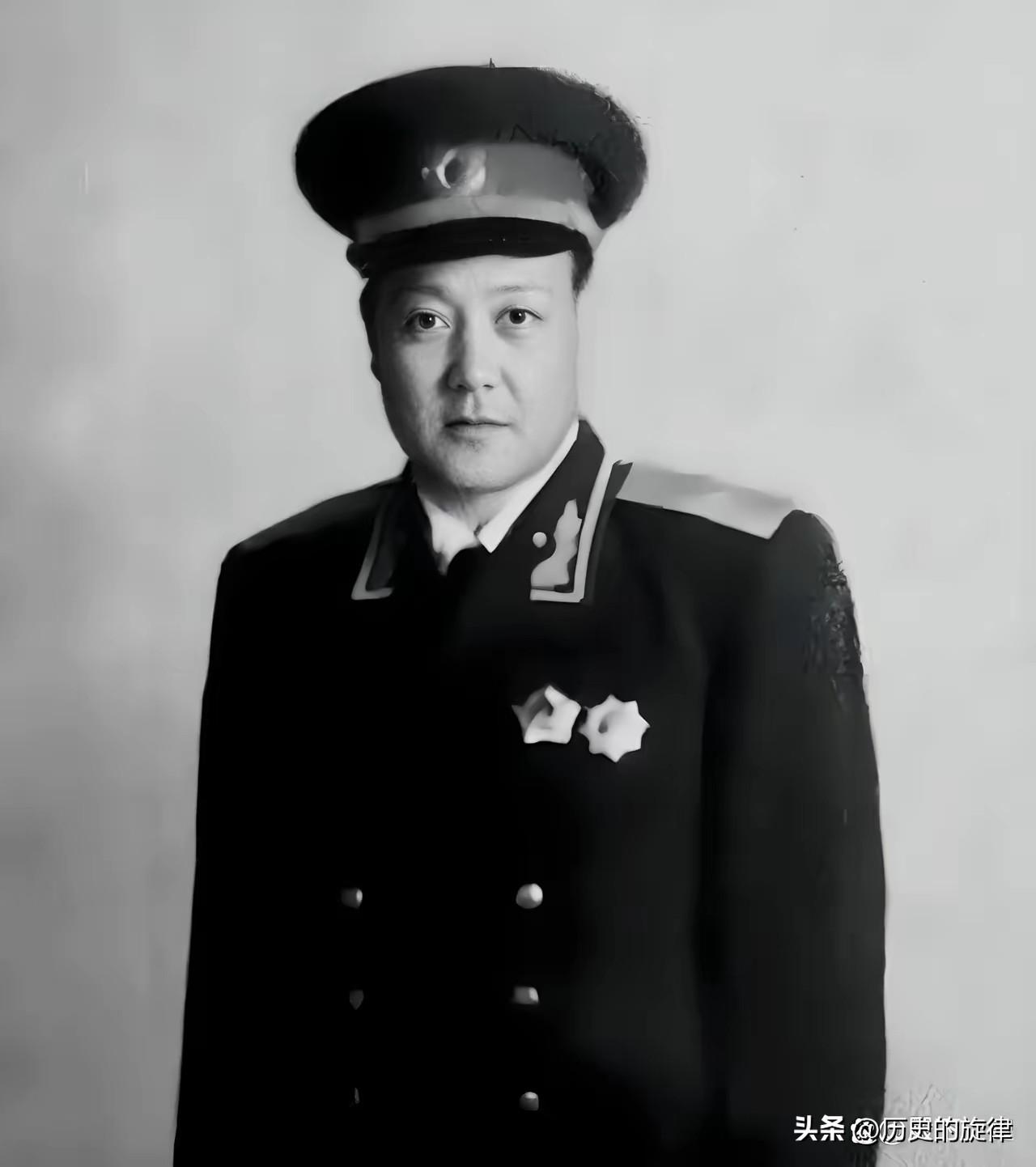 1949年北京饭店，服务员一个反常举动，被师长一眼识破：抓！
 
1949年9月