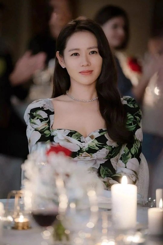 孙艺珍45岁线下状态45岁生完宝宝的孙艺珍线下生图也太绝了！路人原相机无滤镜依旧