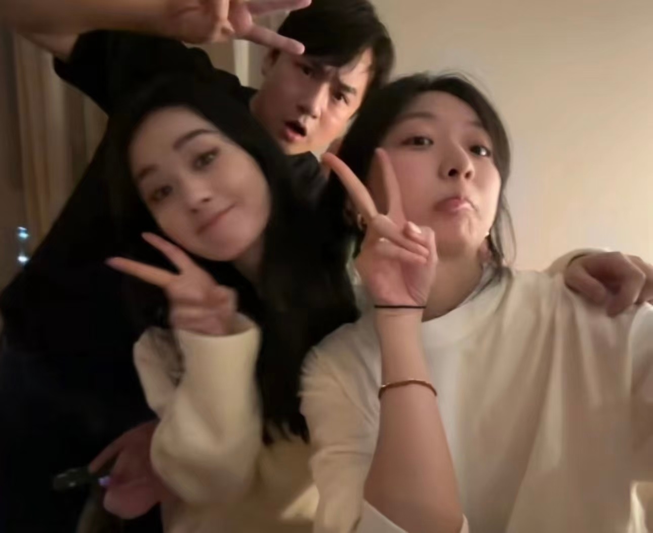 赵丽颖欧豪孙千来给陈宇宙撑场面了赵丽颖欧豪孙千给黄澄澄新剧打call 谁还没被这