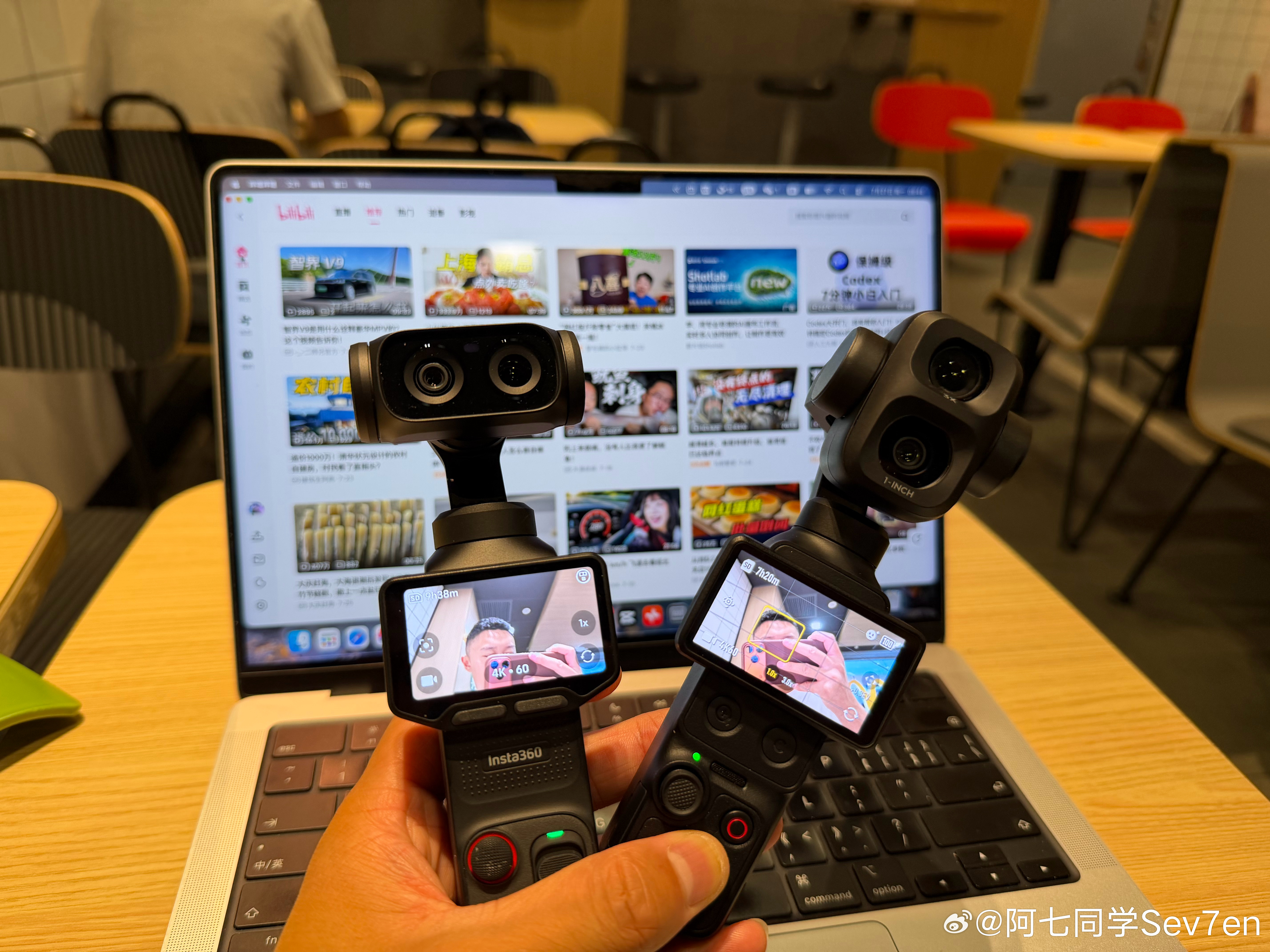带这俩看看他们的，异族兄弟 荣耀Robot Phone 