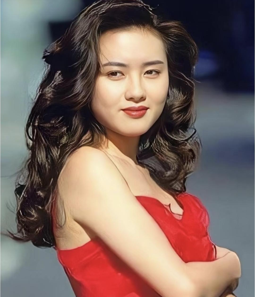 1996年，一个女人婚期都定好了，却在最后一刻脱下了嫁衣——你猜她为了什么？
