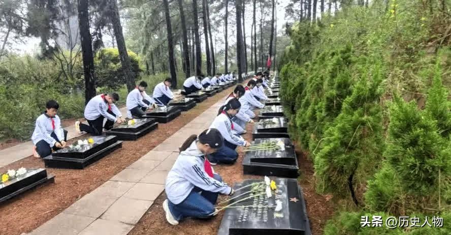李兆麟是东北抗联著名将领，十四年抗战中率领第三路军转战东北，与日军交战三百余次，