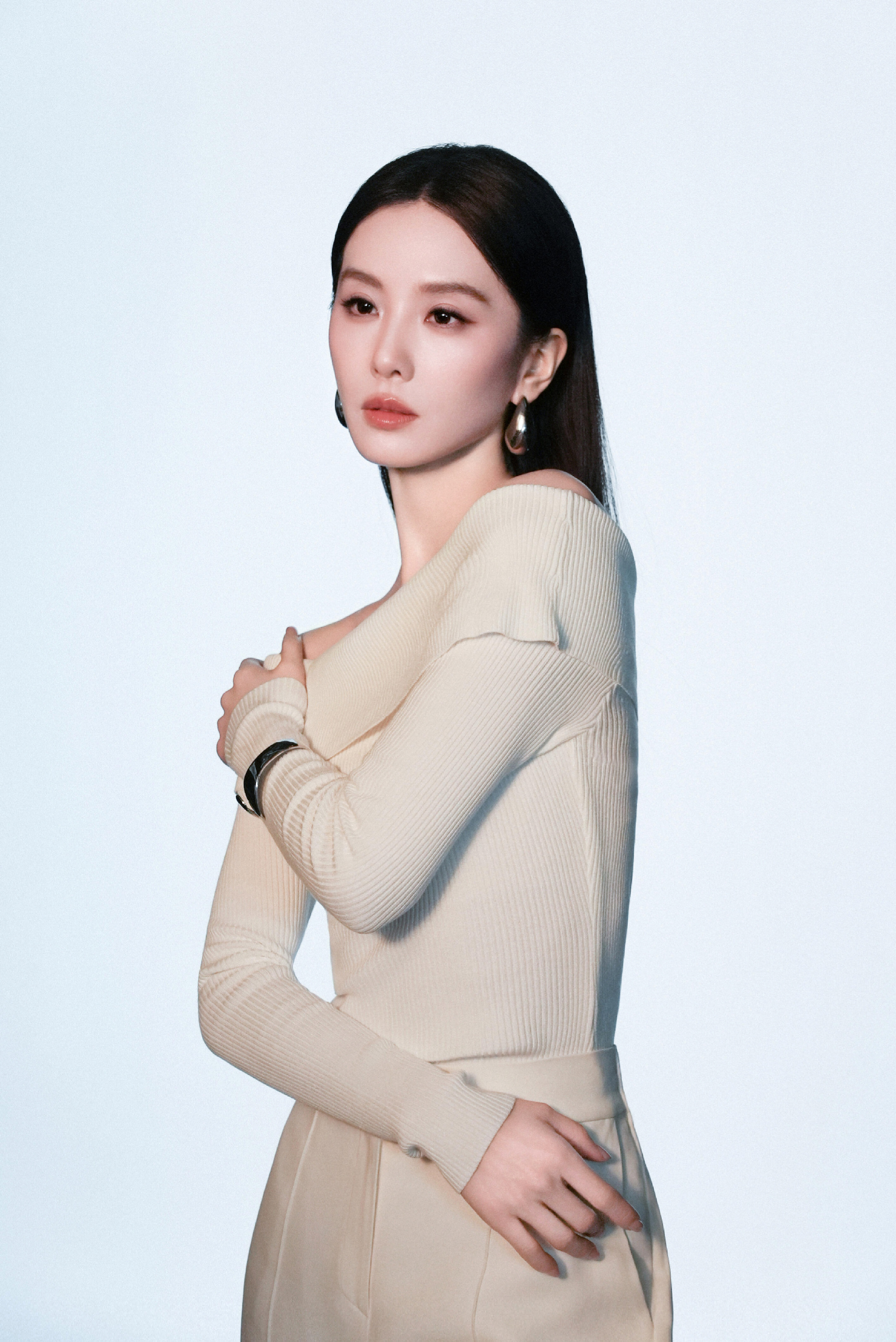 新出的Bobbi Brown芭比波朗刘诗诗花絮？这次温柔系风格，好好看刘诗诗芭比