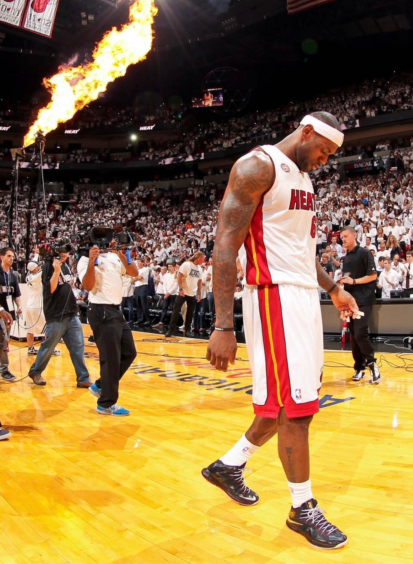 我记得昨天我偶然间看到谁让我看一下私信来着，是这样昨天那时候在忙别的事，回过头来