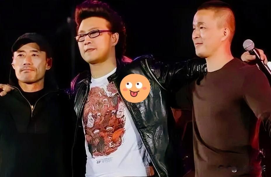 为什么“旭日阳刚”爆红一年就消失了？
因为他们俩翻唱汪峰的歌，又不肯花钱。汪峰本