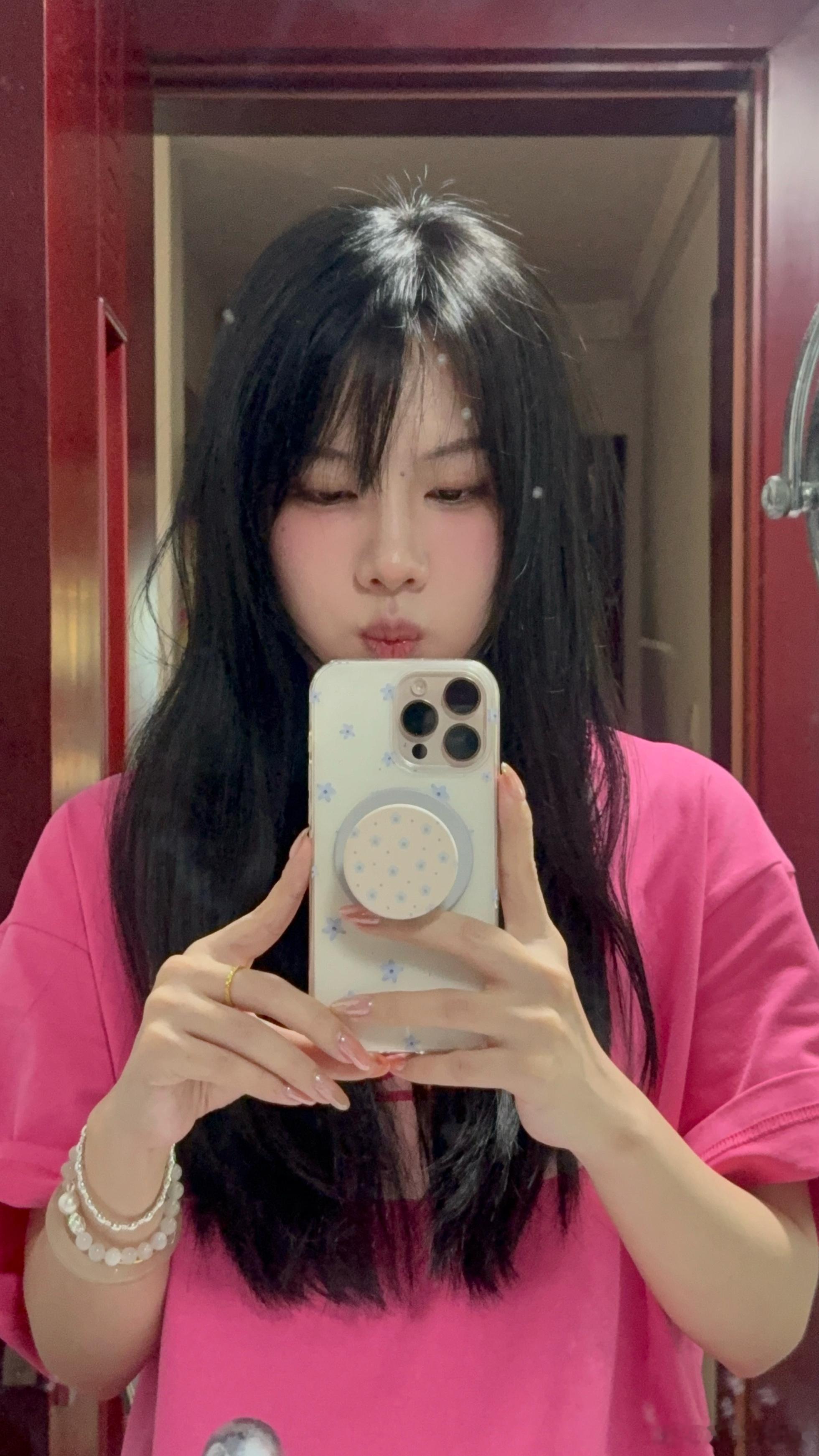 头发洗了以后没那么黑了自然很多了¯꒳¯ 