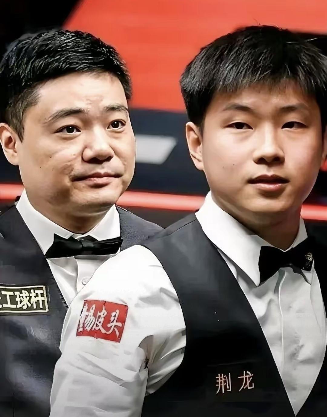 赵心童赢了丁俊晖，13比9，但没人提夺冠。
赛后赵心童说“运气好”，丁俊晖笑说“