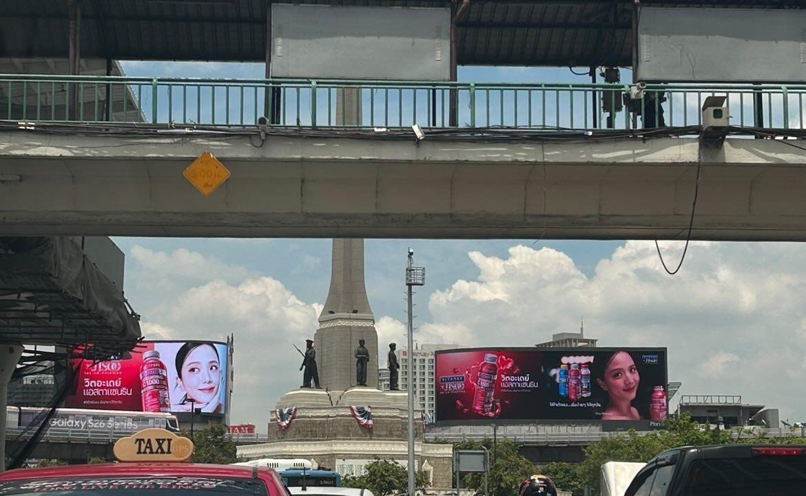 kimjisoo金智秀vitaday全球品牌大使📍泰国曼谷胜利纪念碑附近的JI