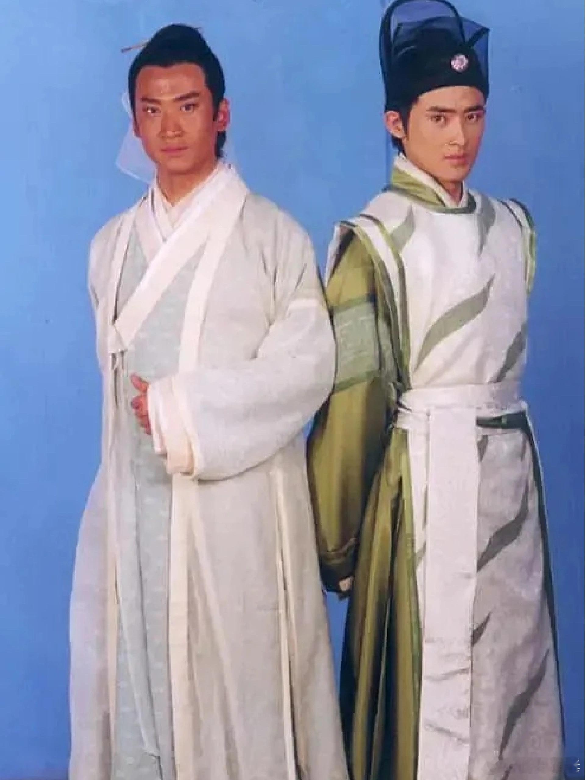 冷知识：#少年包青天# 里公孙策的衣服图案其实是两面针的硬广[哆啦A梦吃惊]这广