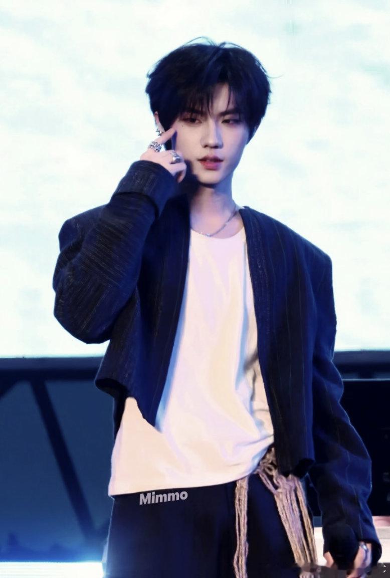 张子墨回应歌曲数据差天赐的声音张子墨说数据确实能反应一些东西的时候那个语气真的太