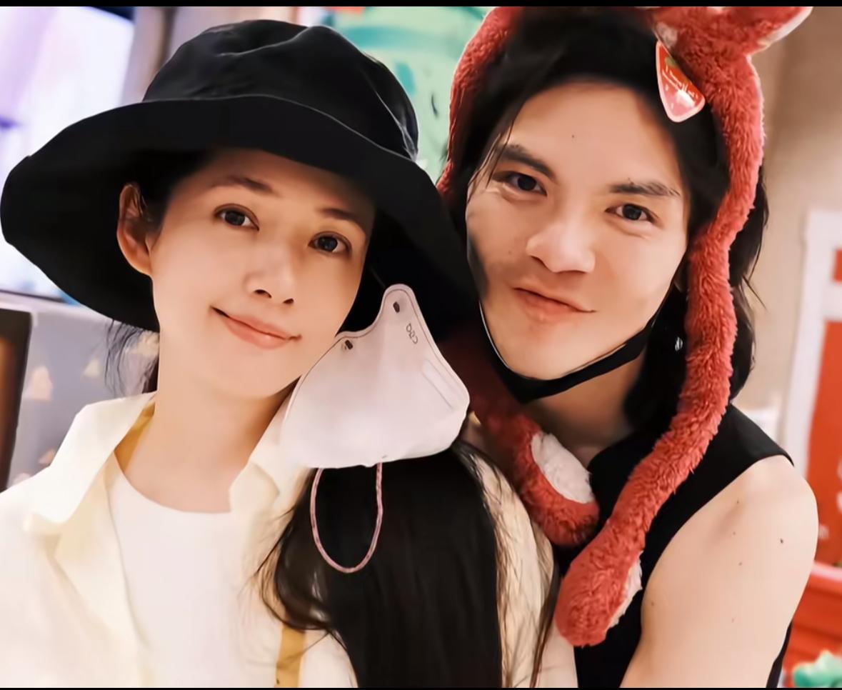 向华强夫妇把遗产留给郭碧婷
向佐：我和郭碧婷刷短视频才知道
万万没想到，郭碧婷和