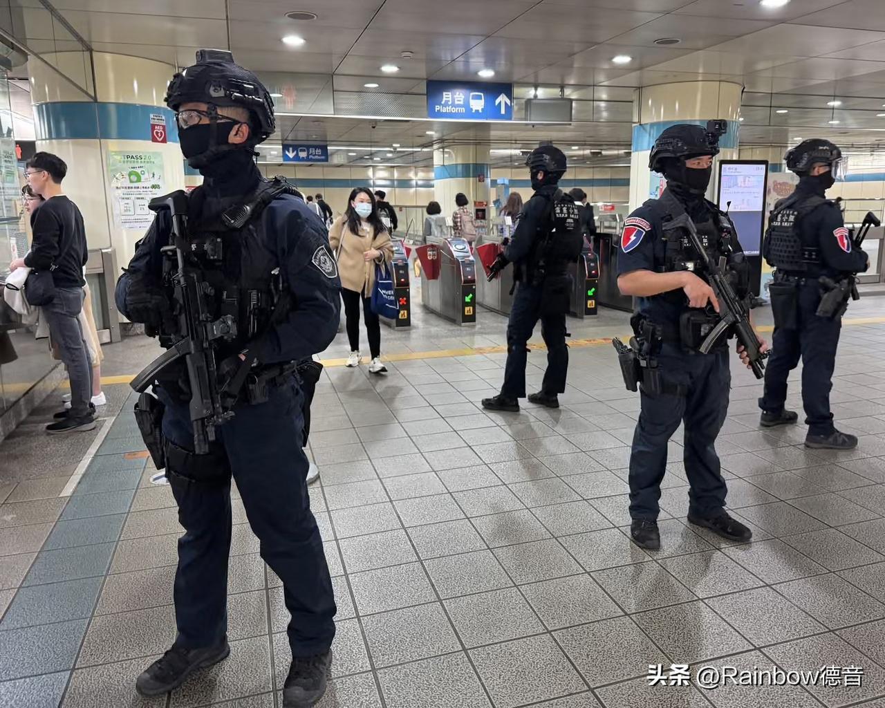 外媒：台北发生大规模持刀伤人事件！

卫报消息，周五晚上，台北市中心发生罕见的持