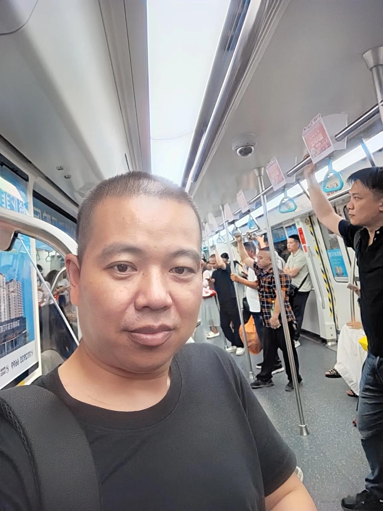 一个人在外面工作，太孤单了，还没找到合适的人，年纪大了，非常想有个家的感觉，特别