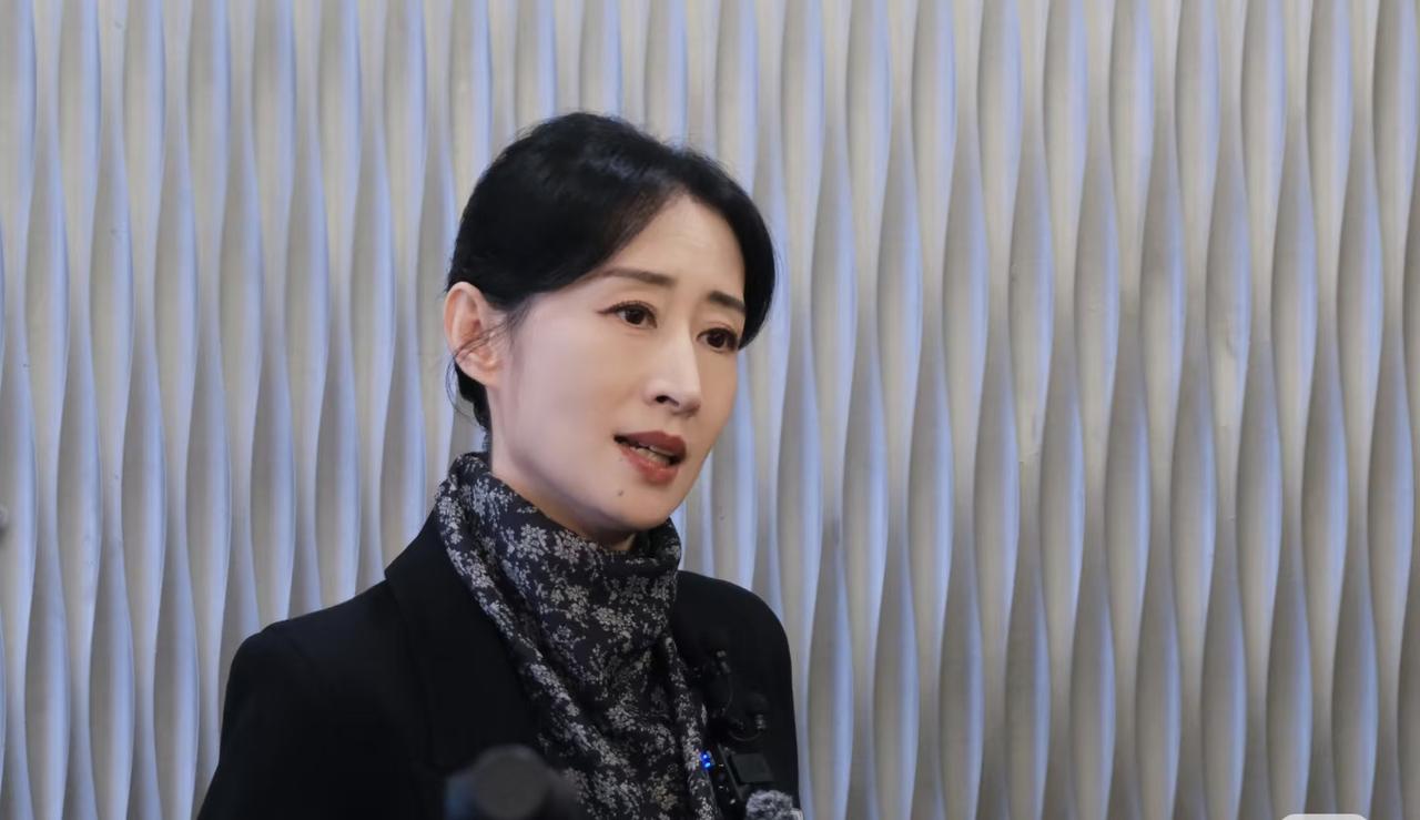 刘敏涛被说“中年觉醒”，她倒先急了。 她没觉得那是什么戏剧化的转折，就像水到零度