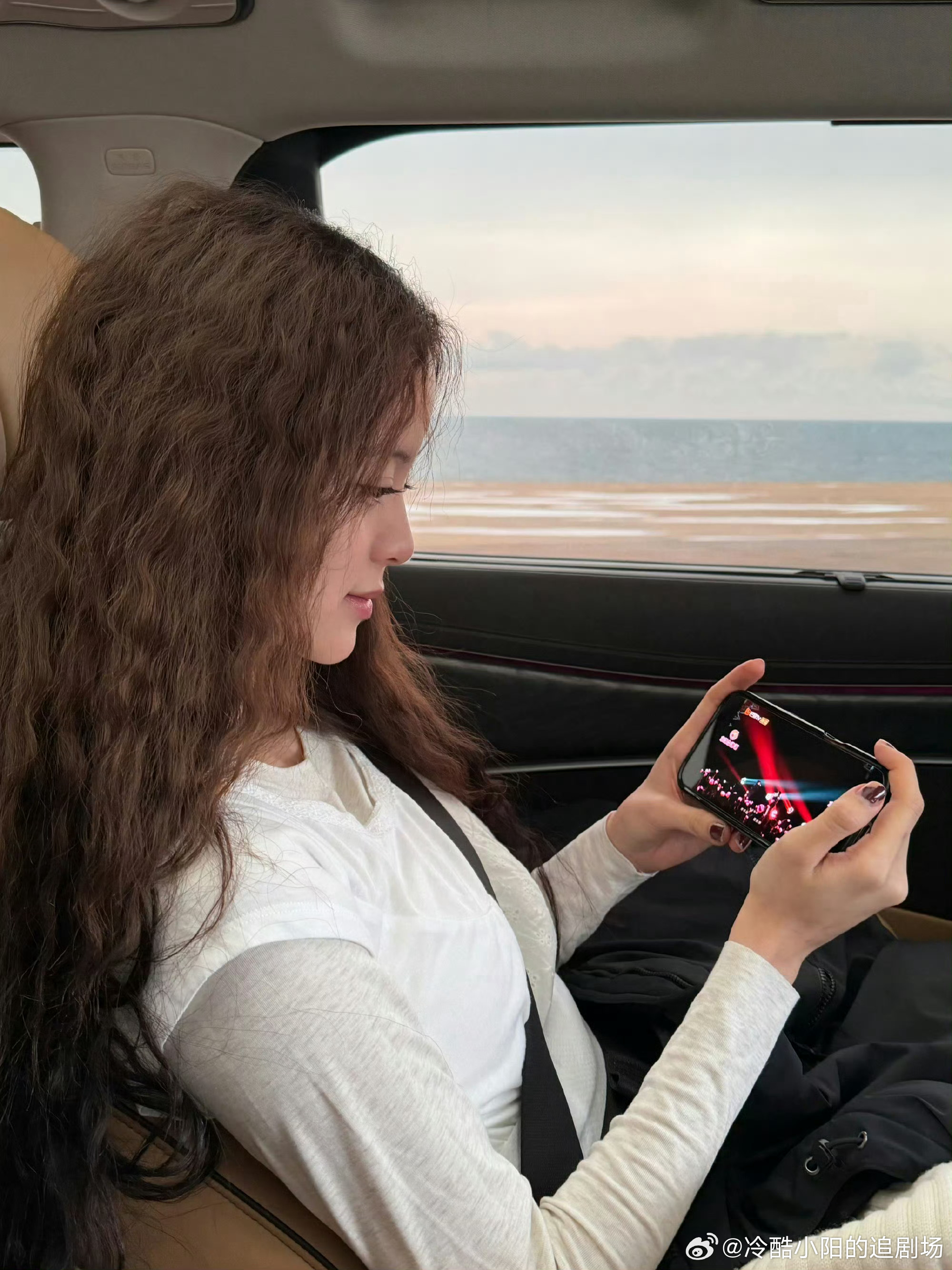 欧阳娜娜 老自看老己 自己才是那个最爱自己的人，欧阳娜娜的舞台太戳心！编排新颖满