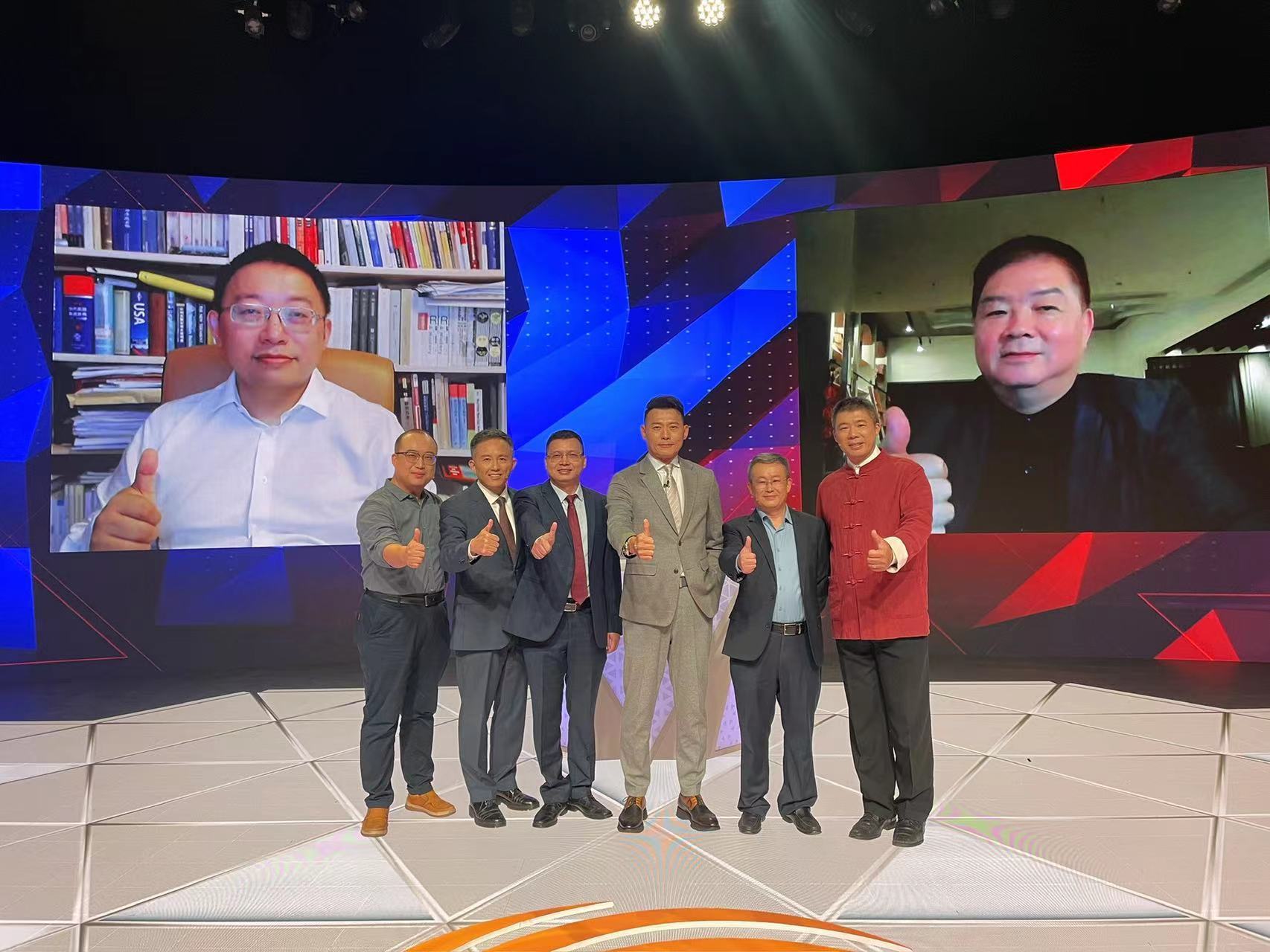 昨天凤凰卫视播出了新一期《一虎一席谈》，这个节目我参加的次数我都数不清了，这一次